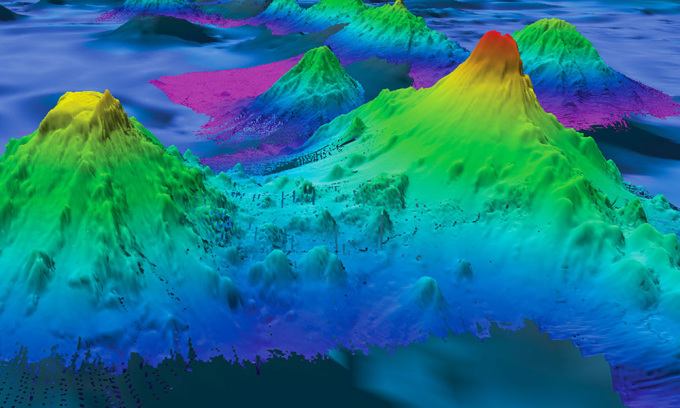 Núi ngầm Pao Pao cao 4.776 m (phải) ở Nam Thái Bình Dương nằm trong số những ngọn núi đã được lập bản đồ bằng sonar. Ảnh: Văn phòng Nghiên cứu và Thám hiểm Đại dương thuộc Cơ quan Khí quyển và Đại dương Quốc gia Mỹ (NOAA)