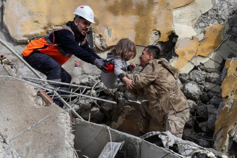 Động đất ở Thổ Nhĩ Kỳ và Syria: Hơn 21.000 người chết, nỗ lực tìm người sống sót dù hy vọng lụi tàn