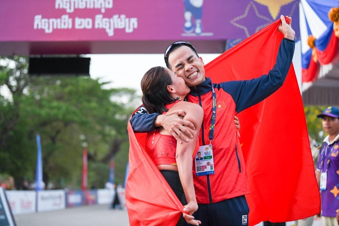 cặp chị em Thanh Phúc và Thanh Ngưng tại SEA Games 32.