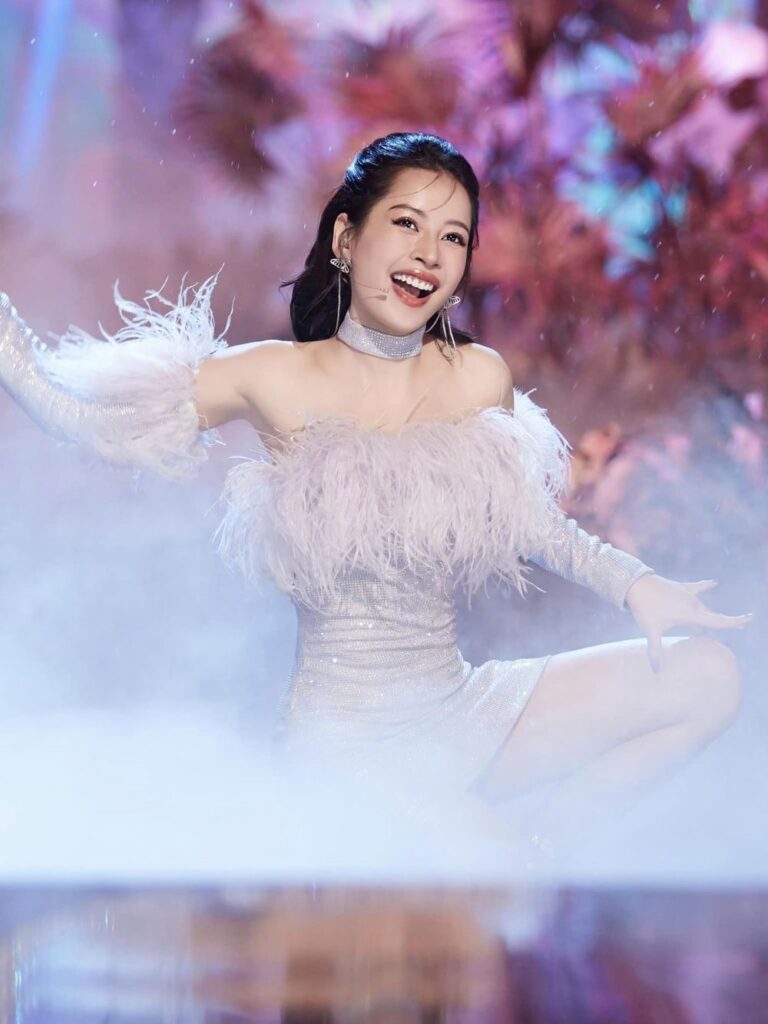 Chi Pu gây sốt ở show âm nhạc xứ Trung